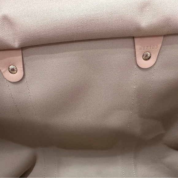 Keepall Bandoulière 55
Damier Azur Canvas
Excellent condition -minor wear - Picture 5 of 9